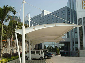 膜結(jié)構(gòu)車(chē)棚常見(jiàn)的4種造型及其特點(diǎn)